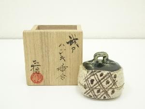 山口正悟（三代　錠鉄）造　織部ハジキ香合（共箱）